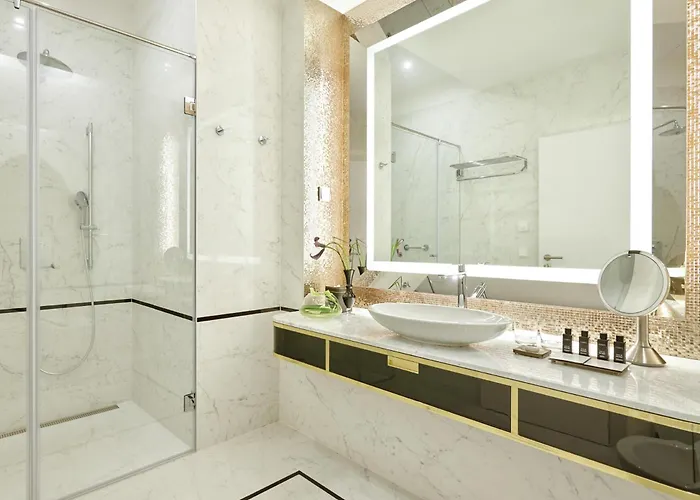 Párisi Udvar Hotel Budapest, part of Hyatt